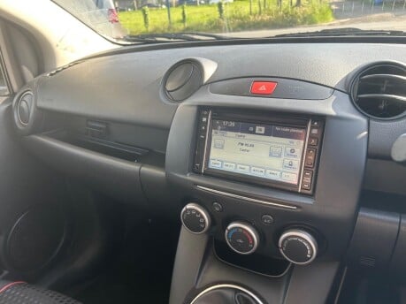 Mazda 2 VENTURE EDITION 11
