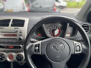 Toyota Urbancruiser VVT-I 17