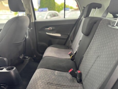 Toyota Urbancruiser VVT-I 23