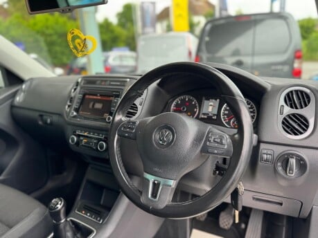 Volkswagen Tiguan SE TDI BLUEMOTION TECHNOLOGY 27