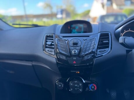 Ford Fiesta ZETEC 11