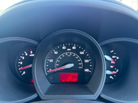 Kia Rio CRDI SR7 ISG 9