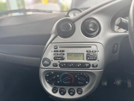 Ford Ka ZETEC CLIMATE CLOTH 19