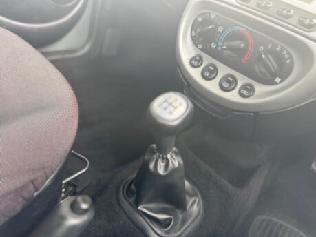 Ford Ka ZETEC CLIMATE CLOTH 20