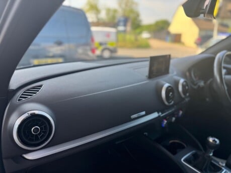 Audi A3 TDI S LINE 35