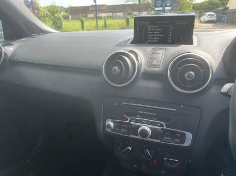 Audi A1 TDI S LINE 8