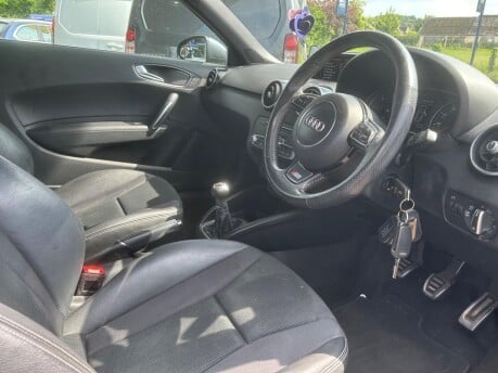 Audi A1 TDI S LINE 9