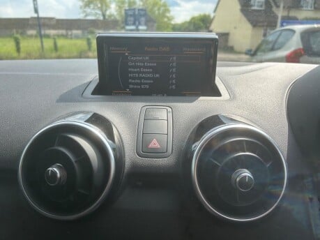 Audi A1 TDI S LINE 11