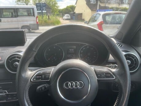 Audi A1 TDI S LINE 13