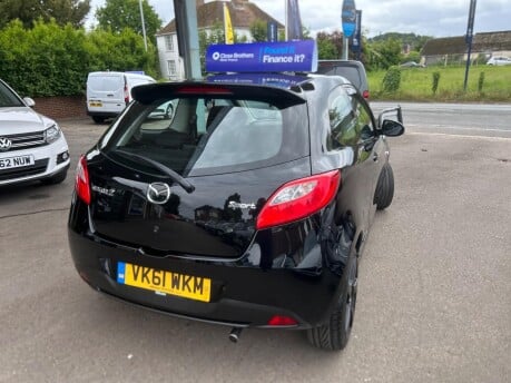 Mazda 2 SPORT 8