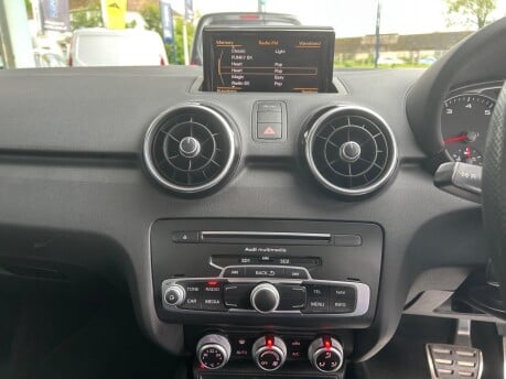 Audi A1 SPORTBACK TFSI S LINE 26