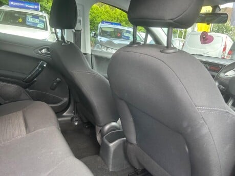 Peugeot 208 ACCESS PLUS HDI 18