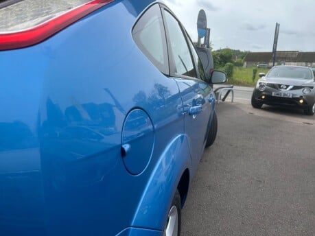Ford Focus ZETEC 23