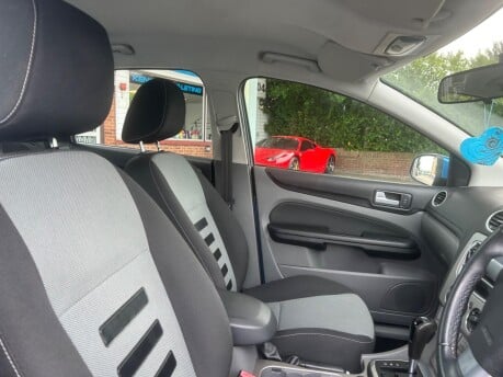 Ford Focus ZETEC 26