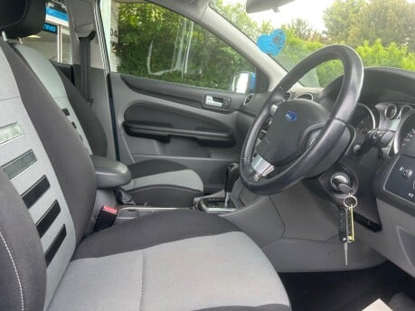 Ford Focus ZETEC 27