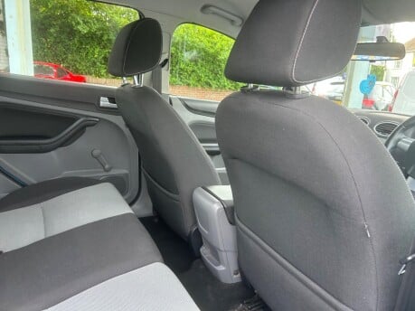 Ford Focus ZETEC 28