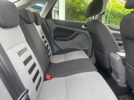 Ford Focus ZETEC 29