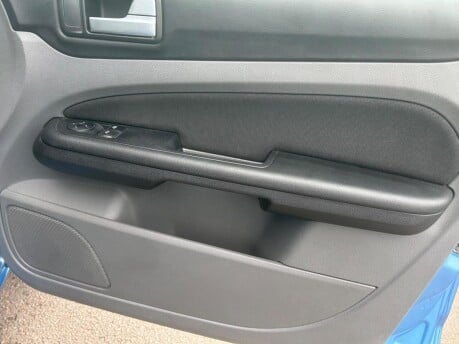 Ford Focus ZETEC 31