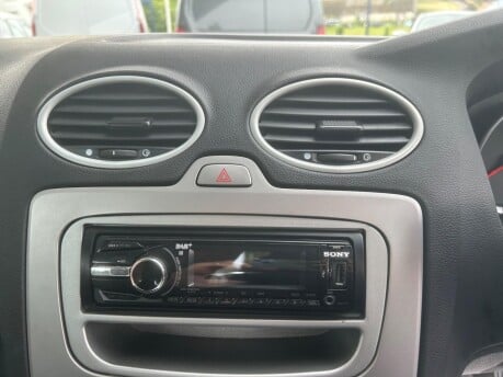 Ford Focus ZETEC 37