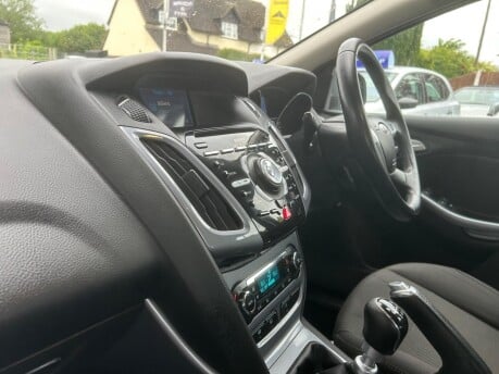 Ford Focus TITANIUM NAVIGATOR TDCI 16