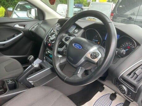 Ford Focus TITANIUM NAVIGATOR TDCI 29