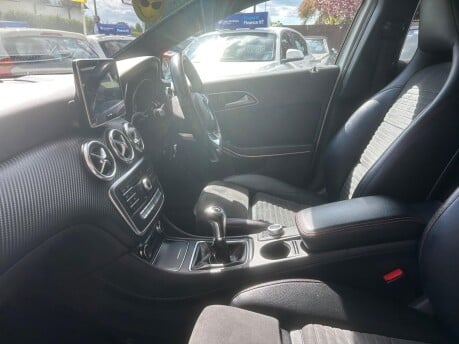 Mercedes-Benz A Class A 200 D AMG LINE PREMIUM 33
