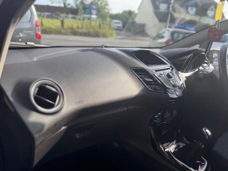 Ford Fiesta ZETEC 12