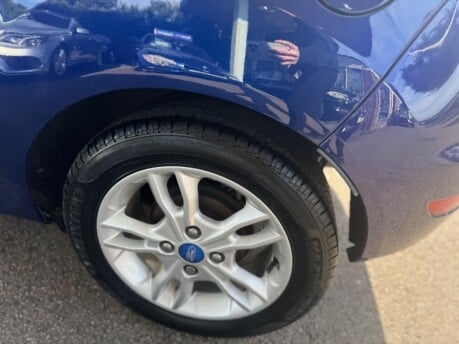 Ford Fiesta ZETEC 21