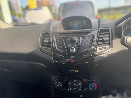 Ford Fiesta ZETEC 34