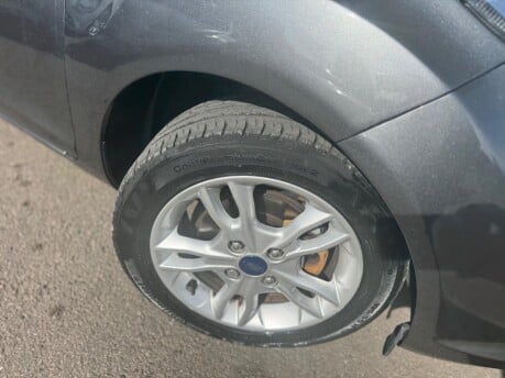 Ford Fiesta ZETEC 13
