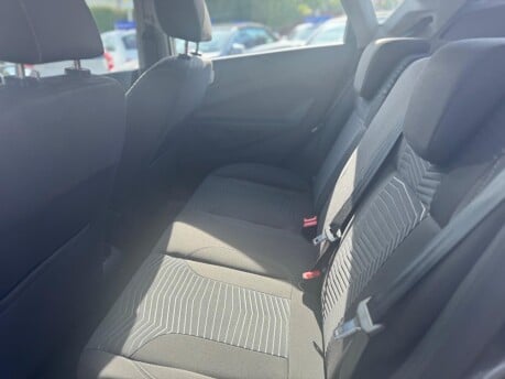 Ford Fiesta ZETEC 21