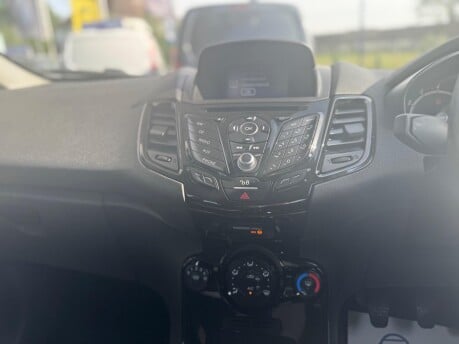 Ford Fiesta ZETEC 23