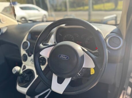 Ford Ka TITANIUM 27