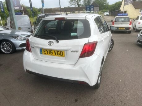 Toyota Yaris VVT-I ICON 4