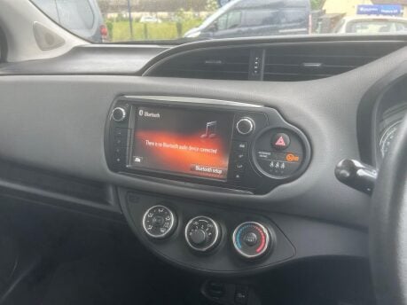 Toyota Yaris VVT-I ICON 8