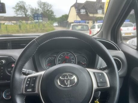 Toyota Yaris VVT-I ICON 12