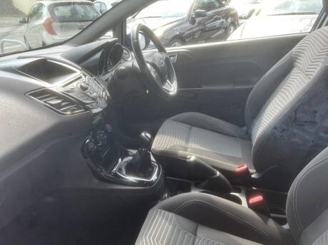 Ford Fiesta ZETEC 33