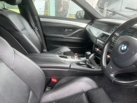 BMW 5 Series 520D M SPORT 9