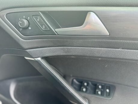 Volkswagen Golf SE NAVIGATION TDI BLUEMOTION TECHNOLOGY 19