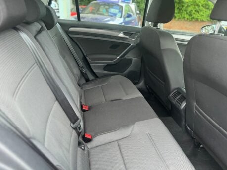 Volkswagen Golf SE NAVIGATION TDI BLUEMOTION TECHNOLOGY 30