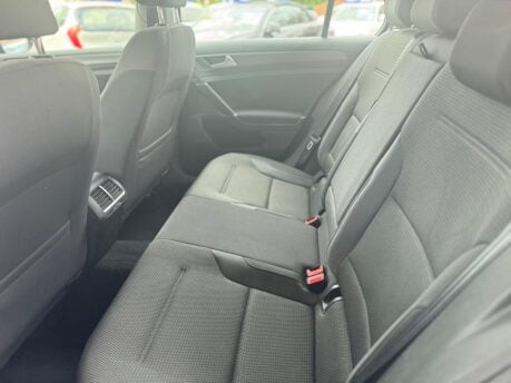 Volkswagen Golf SE NAVIGATION TDI BLUEMOTION TECHNOLOGY 31