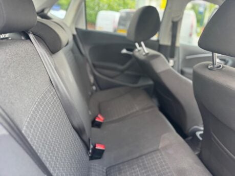 Volkswagen Polo SE 6