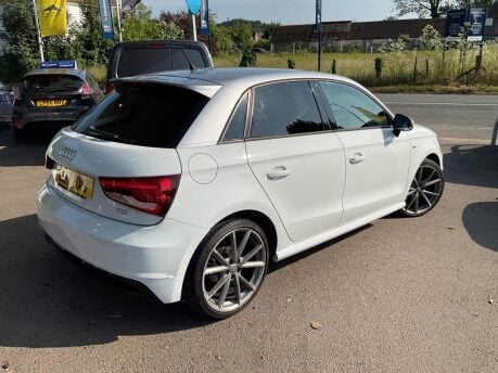 Audi A1 SPORTBACK TDI BLACK EDITION 4