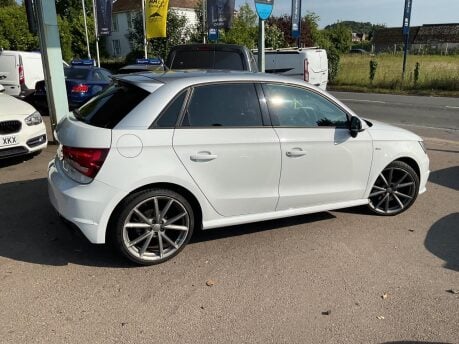 Audi A1 SPORTBACK TDI BLACK EDITION 6