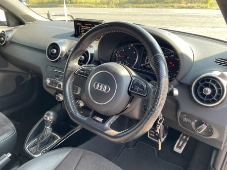 Audi A1 SPORTBACK TDI BLACK EDITION 10