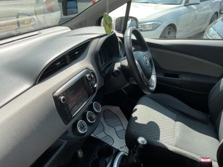 Toyota Yaris VVT-I ICON 13