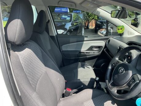 Toyota Yaris VVT-I ICON 14