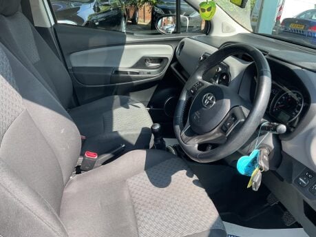 Toyota Yaris VVT-I ICON 15
