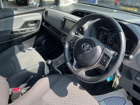 Toyota Yaris VVT-I ICON 16
