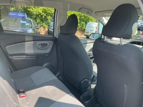 Toyota Yaris VVT-I ICON 18